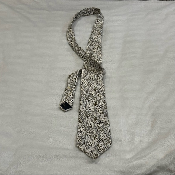 Vintage Coach Paisley Silk Tie - Picture 3 of 4